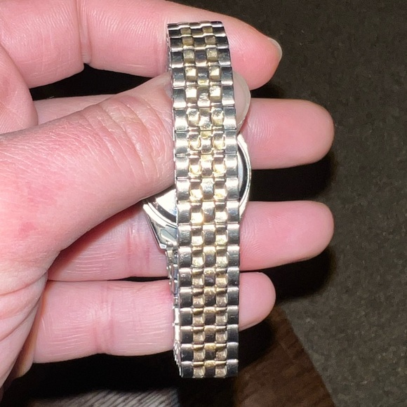 ⭐️Milan Watch Blue Round Face with Date Gold/Silver Toned Band - Picture 6 of 13